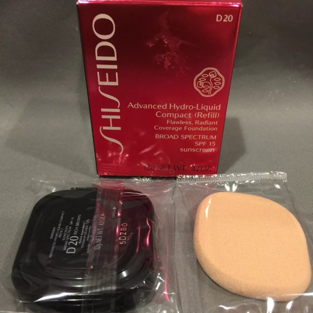 NIB Shiseido Advanced Hydro-Liquid Compact Refill D20 Rich Brown SPF 15
